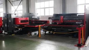 Punzonadora CNC con torreta Amada