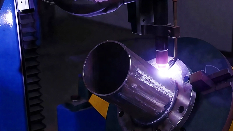 Taller de soldadura de intercambiadores de calor de carcasa y tubos - Soldadora TIG automática