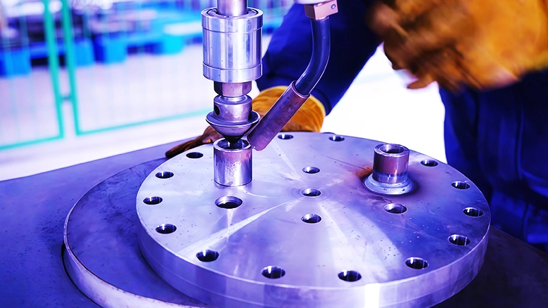 Taller de soldadura de intercambiadores de calor de carcasa y tubos - Soldadora automática de juntas