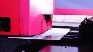 Taller de prefabricación de intercambiadores de calor de carcasa y tubos -  Punzonadora CNC