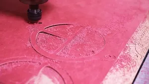 Taller de ensamblaje de intercambiadores de calor de carcasa y tubos - Máquina de grabado automática